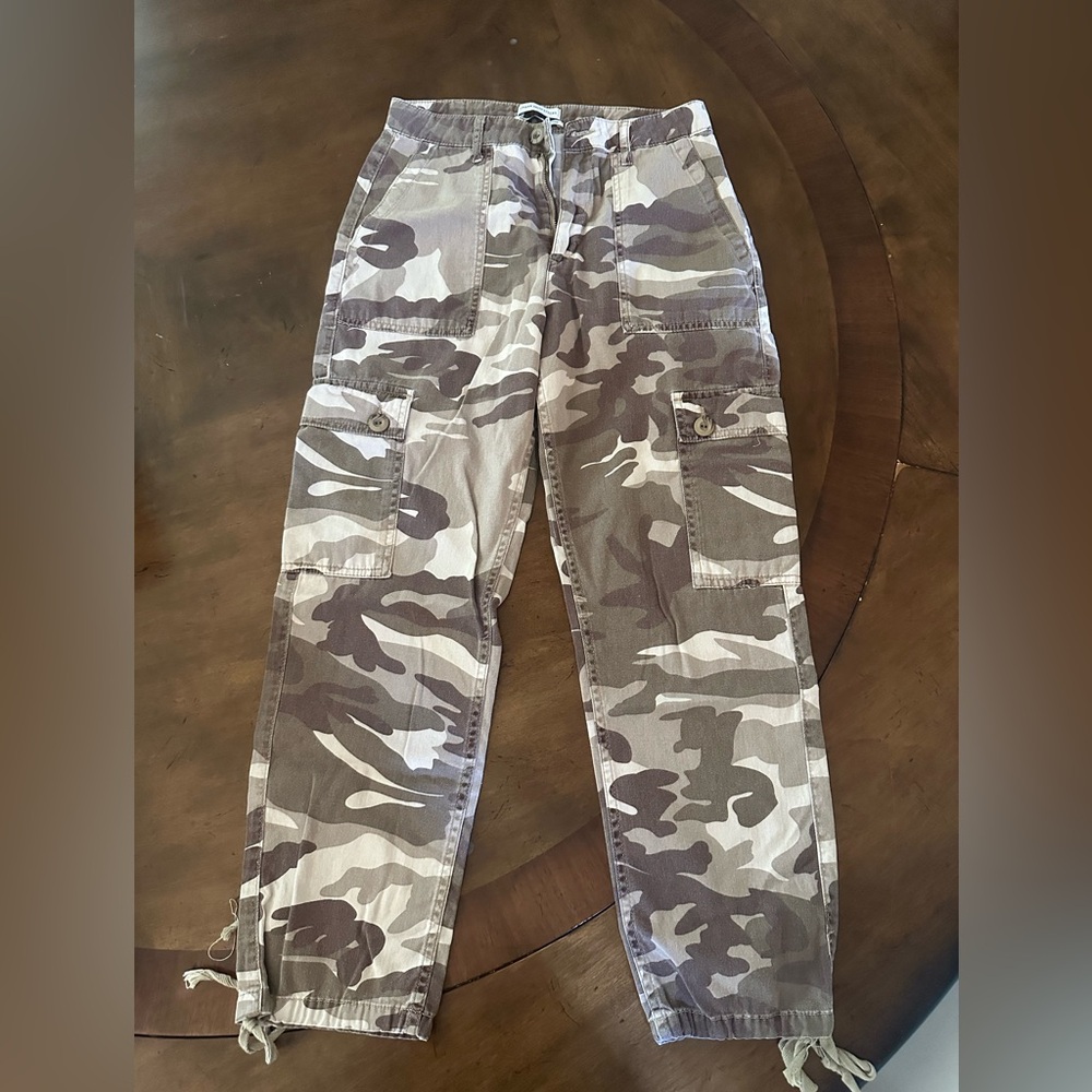 Urban Outfitters Straight Leg Camo Pants, size small like new!